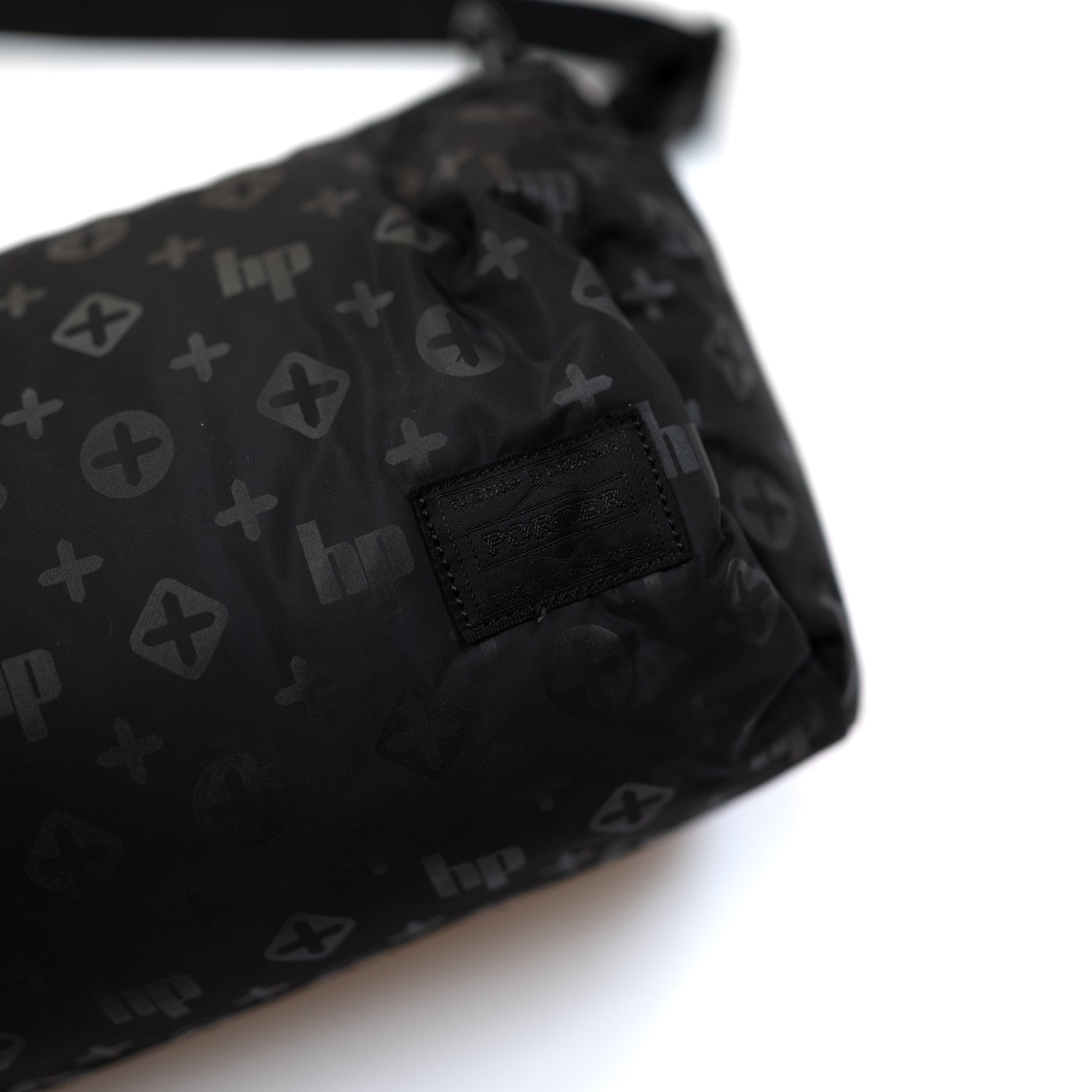 Black beauty sales shoulder bag